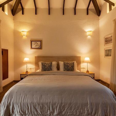 Wander Beyond By Stayvista - Featuring A Bali-Themed Abode And A Refreshing Swimming Pool อลีบาก ภายนอก รูปภาพ