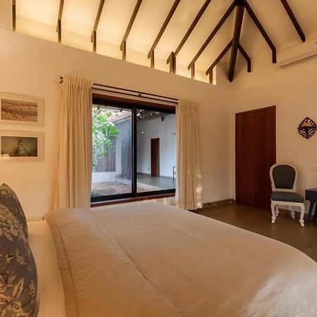 Wander Beyond By Stayvista - Featuring A Bali-Themed Abode And A Refreshing Swimming Pool อลีบาก ภายนอก รูปภาพ