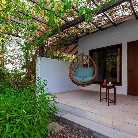 Wander Beyond By Stayvista - Featuring A Bali-Themed Abode And A Refreshing Swimming Pool อลีบาก ภายนอก รูปภาพ