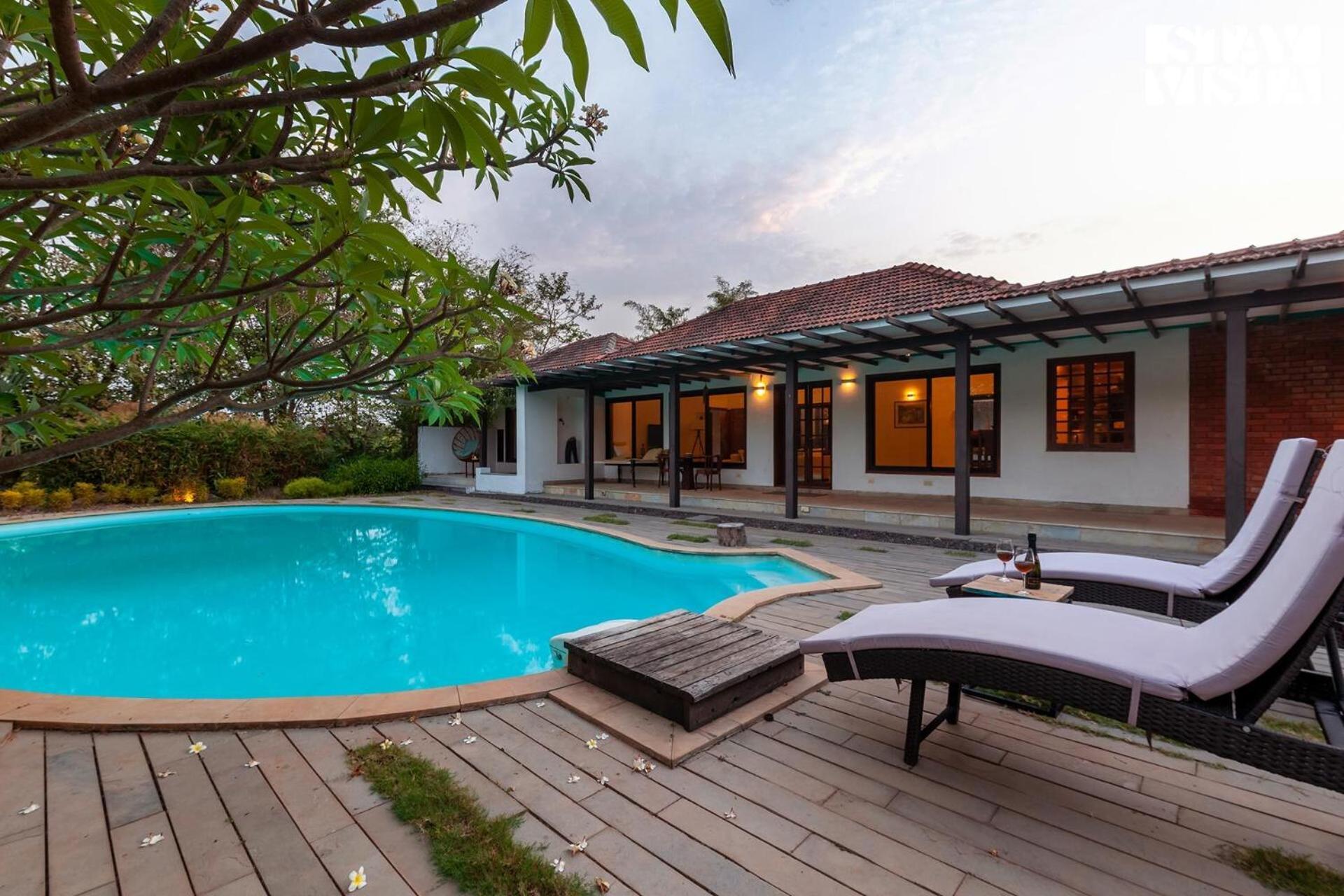 Wander Beyond By Stayvista - Featuring A Bali-Themed Abode And A Refreshing Swimming Pool อลีบาก ภายนอก รูปภาพ