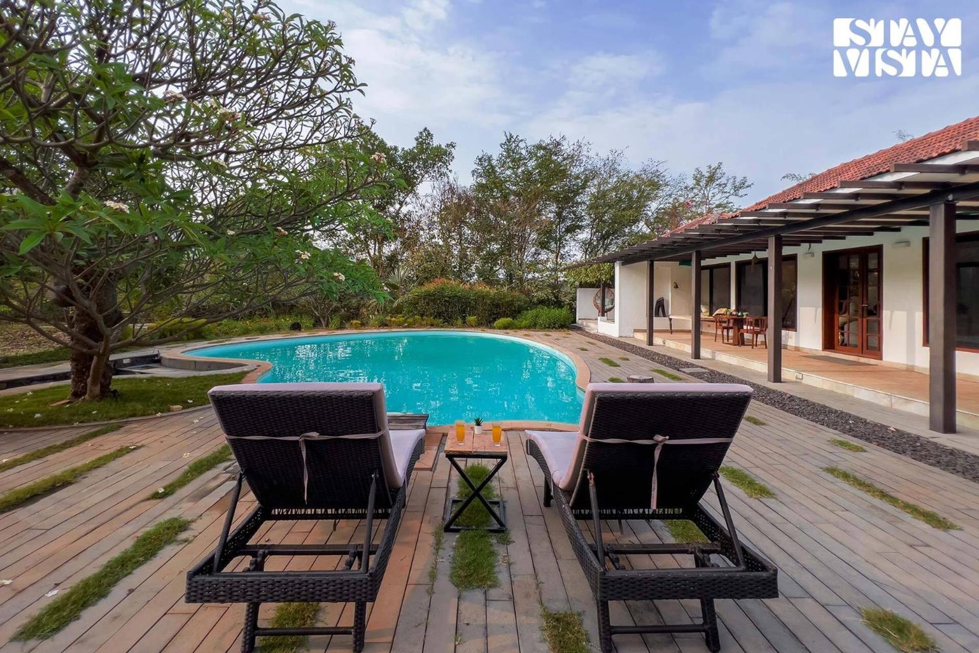 Wander Beyond By Stayvista - Featuring A Bali-Themed Abode And A Refreshing Swimming Pool อลีบาก ภายนอก รูปภาพ