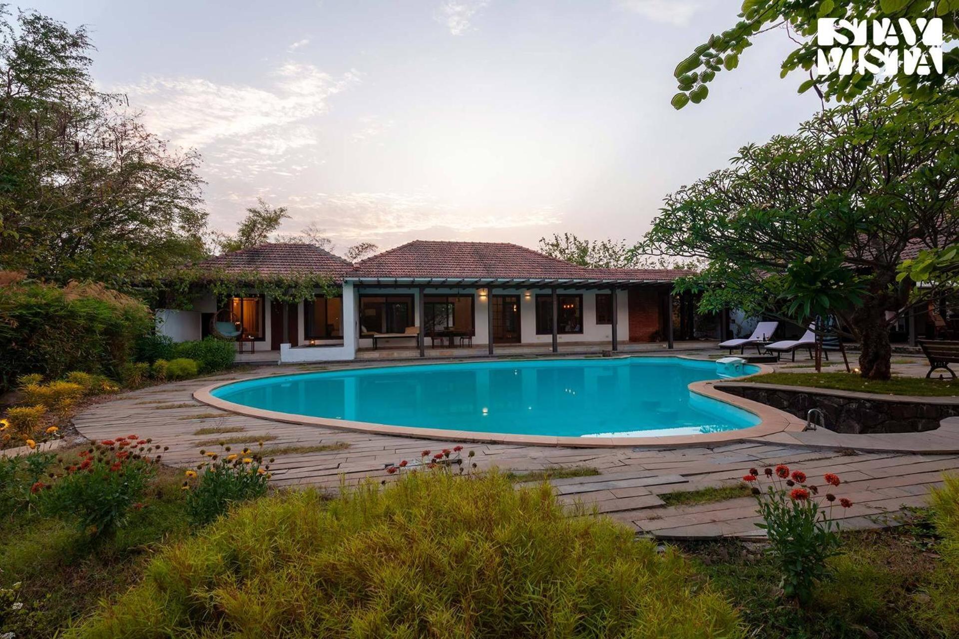 Wander Beyond By Stayvista - Featuring A Bali-Themed Abode And A Refreshing Swimming Pool อลีบาก ภายนอก รูปภาพ